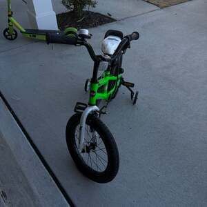 RoyalBaby Freestyle 16-Inch Kids BMX Bicycle with Training Wheels - Green